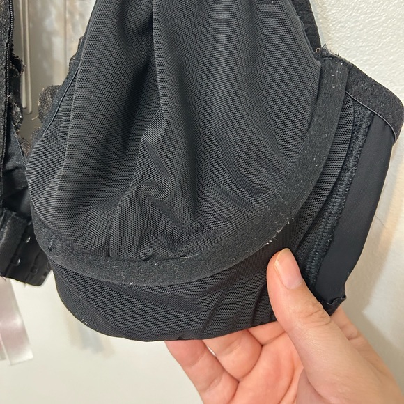 PINK By Victoria's Secret Black Lace Halter V-Neck Underwire Bralette - Picture 5 of 13